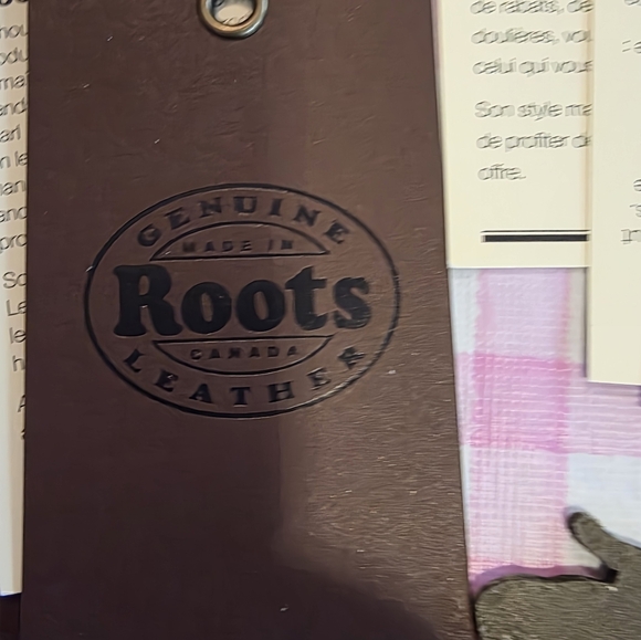 ROOTS Cross Saddle Tribe Crossbody, Hand-made In Canada Natural Italian Leather - Picture 14 of 16